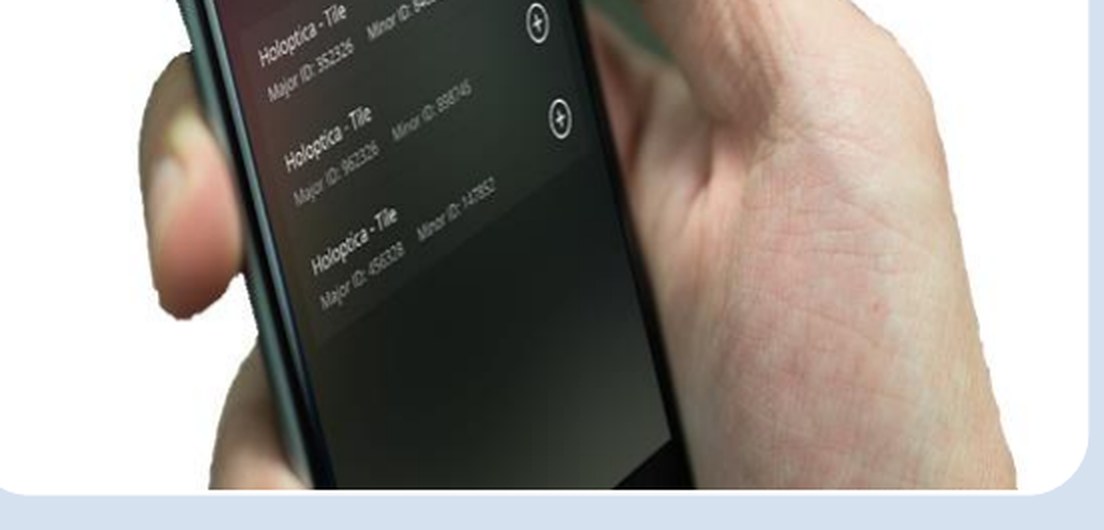 Smartphone reading a holoNFC tag